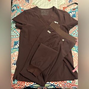 Figs dark fig scrub set